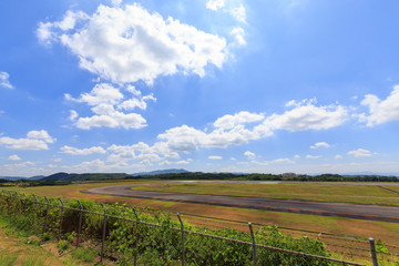 Fototapeta na wymiar 青空と岡山空港