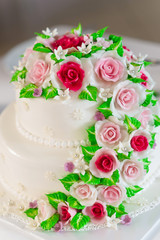 white cream cake decorated roses