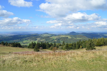 Wolken über dem weiten Land