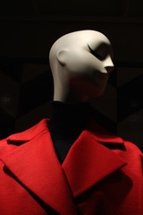 manichino con vestiti femminili 