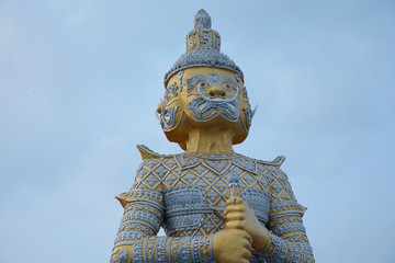 Obraz premium Closeup Giant of buddha on blue sky background in thai temple.Thailand