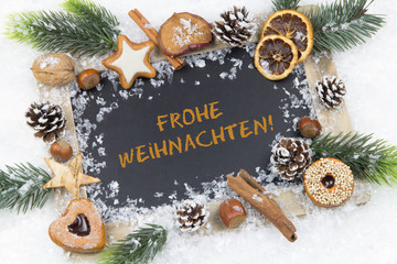 Frohe Weihnachten! Festlich dekorierte Tafel