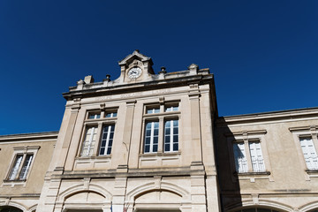 Bâtiment groupe scolaire laïc