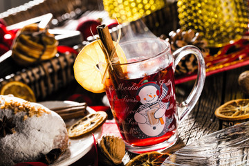 Glühwein und Weihnachts stollen 