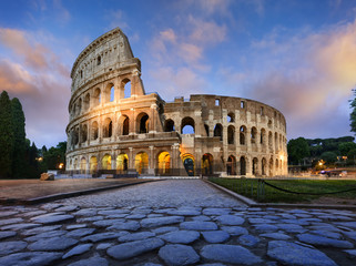 Fototapeta na wymiar Colosseum in Rome at dusk