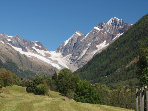 L&ouml;tschental mit L&ouml;tschenl&uuml;cke