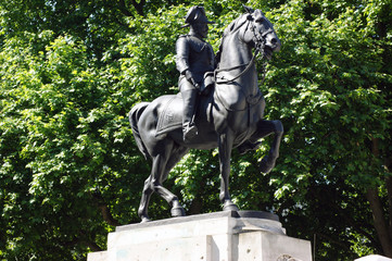 Fototapeta na wymiar Monument outside Buckingham Palace