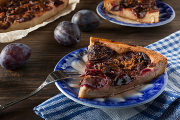 Cinnamon plum pie
