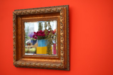 Spiegel mit Blumen