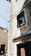 Fototapeta na wymiar Old stone house on the market in the town of Hvar