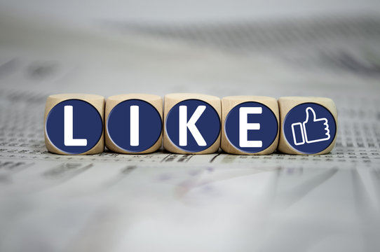 W&uuml;rfel mit Like Daumen hoch