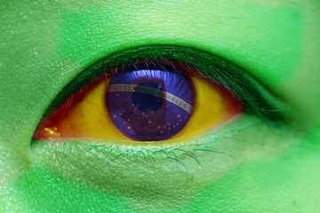 Obraz premium woman eye with brazil national flag