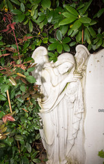 Engel am Grabstein