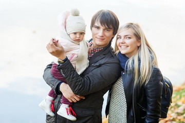 Obraz premium Portrait of family with baby in autumn park