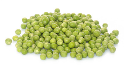Petits pois frais isolés