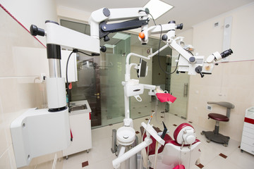Obraz na płótnie Canvas Medical equipment. Dental unit with top feeding tools, chair, microscope, equipment and other accessories in the modern dental clinic.
