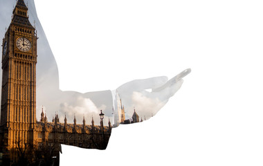 Geschäftsmann mit Smartphone und Big Ben im Hintergrund auf weißem Hintergrund