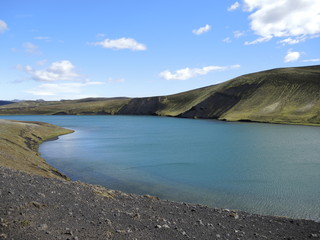 Fototapeta na wymiar Lac bleu islandais