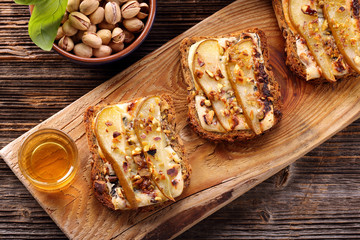 Fresh crispy whole bread toast with pears