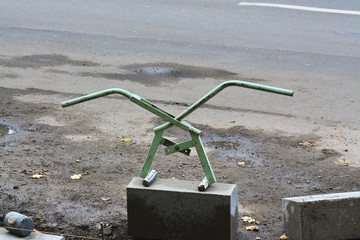 Adjustable lifter for manual handling of curbs. Scissor type manual kerb lifter.