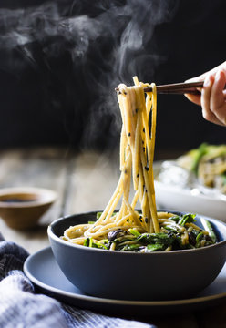 Sesame noodles with tofu and vegetables