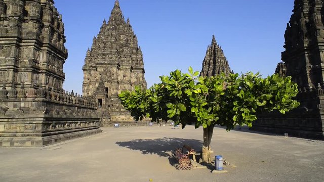 プランバナン遺跡　ロロ・ジヨングラン寺院