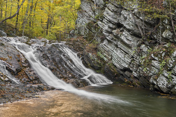 Fototapeta premium Waterfall in Greenland Gap - West Virginia