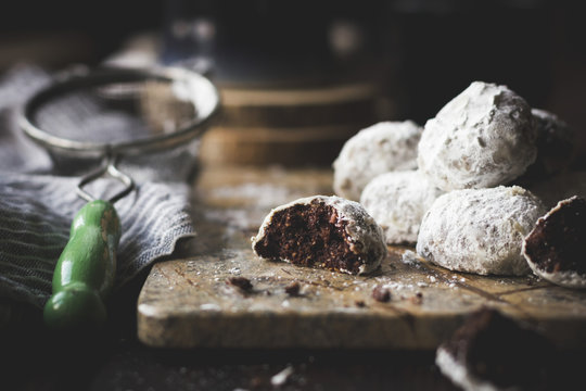 Cocoa polvorones (snowballs) covered in icing sugar