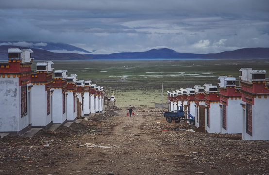 Tibetan homes in a Darchen village