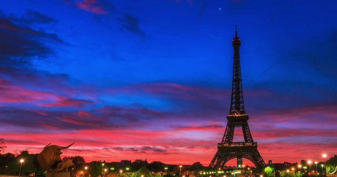 4K timelapse of Paris at sunrise with the Eiffel Tower at the Trocadero gardens
