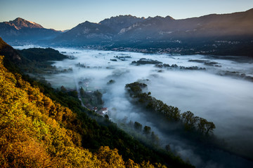 Fototapeta premium fog at Adda river valley