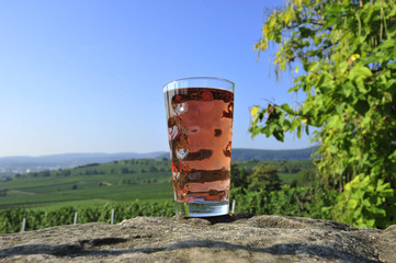 Pfälzer Weinschorle Glas auch Dubbenglas genannt. - 124216469