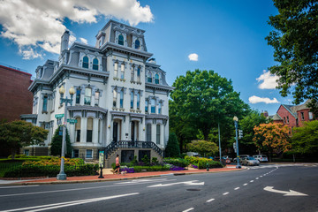 Fototapeta na wymiar Historic house along Logan Circle, in Washington, DC.