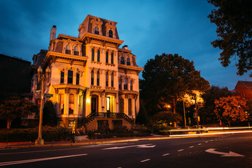 Fototapeta na wymiar Historic house along Logan Circle at night, in Washington, DC.