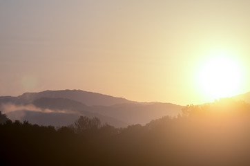 Obraz premium the sunrise over mountains