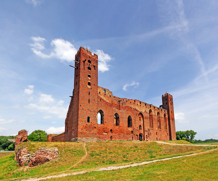 The ruins of a medieval Ordensburg castle built by the Teutonic Knights, Radzyn Chelminski - German: Rehden, is a town in Grudziadz County, Kuyavian-Pomeranian Voivodeship, Poland.