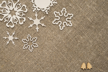 Рождество текстура. Белые снежинки елка льняная ткань. Зима открытка - obrazy, fototapety, plakaty
