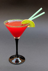 Cóctel sin alcohol de granadina con jarabe de grosella