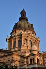Fototapeta na wymiar Dawn on Szent Istvan Bazilika dome, neoclassical church in the historic center of Budapest
