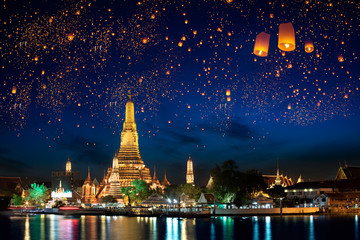 Wat arun with krathong lantern, Bangkok Thailand