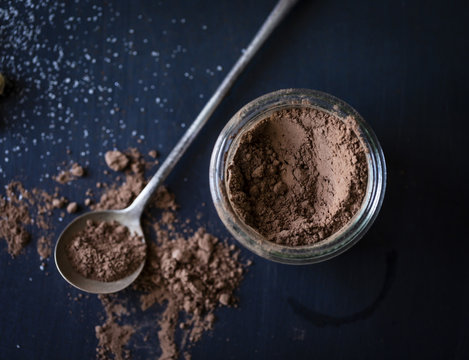 Cocoa powder and measuring spoon