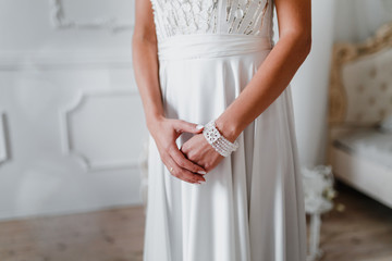 jeweler bracelet on the bride's hand