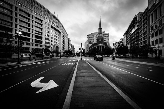 The New York Avenue Presbyterian Church And Intersection In Wash