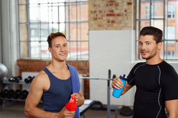 sportler machen eine pause beim training