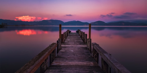 Obraz premium Dreamy pier at sunset