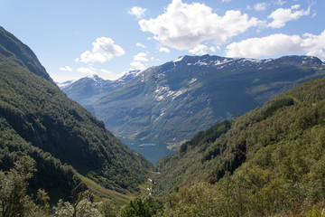 Fototapeta na wymiar Geirangerfjord Einblick 2