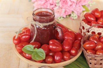 Tomato juice and pear cherry tomatoes.