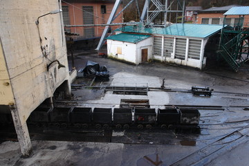 Vagones de carga de carbón de una tonelada de capacidad de un pozo minero
