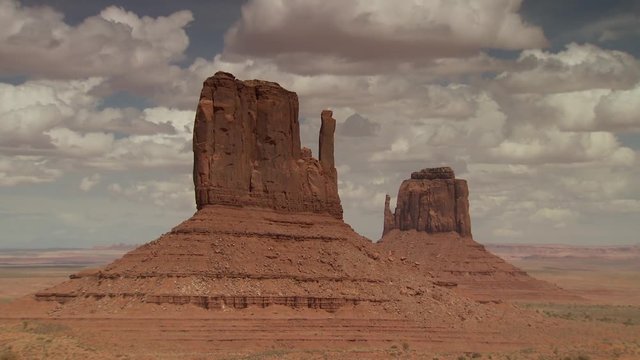 Wide shot of sandstone buttes in Monument Valley