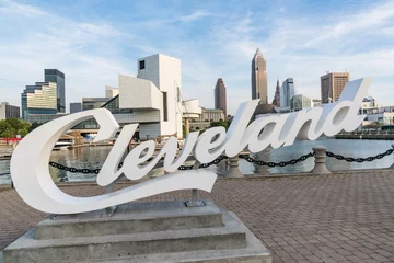 Fotobehang Cleveland Sign and Skyline from Harbor Walkway © pabrady63